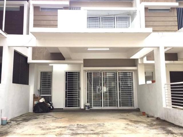 Terraced House for sale in Malaka
