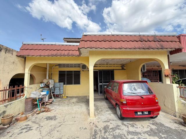 Terraced House for sale in Malaka