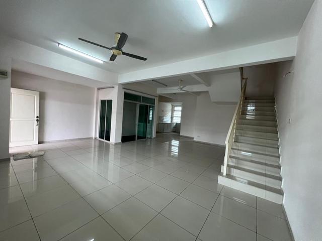 Terraced House for sale in Malaka