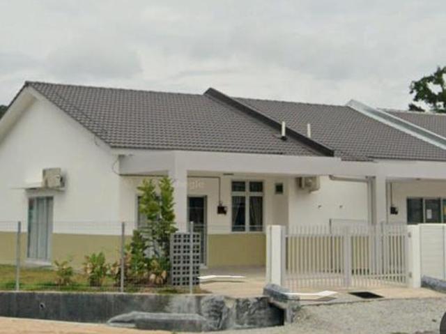 Terraced House for sale in Malaka