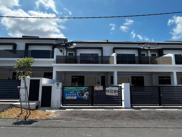Terraced House for sale in Malaka