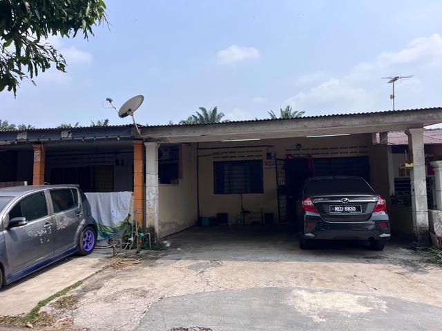 Terraced House for sale in Malaka