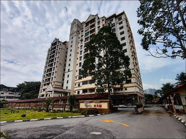 Condominium for sale in Malaka