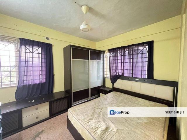 Flat for sale in Malaka