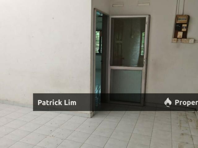 Shop for rent in Malaka