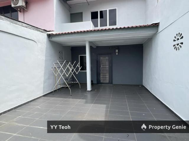 Terraced House for sale in Malaka