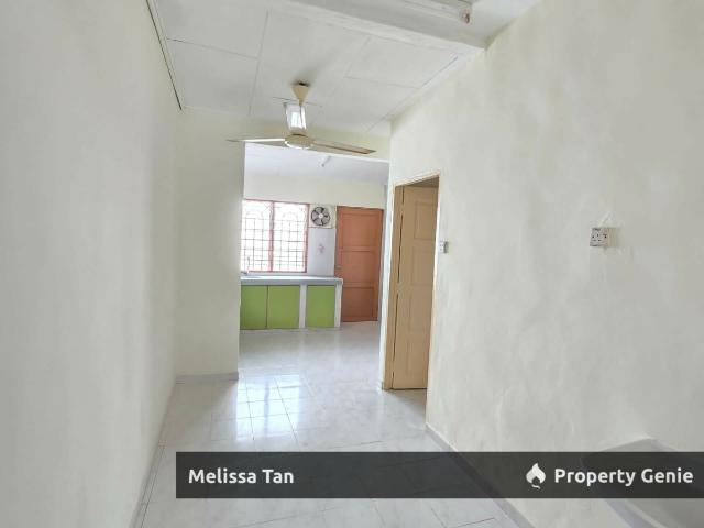 Terraced House for sale in Malaka