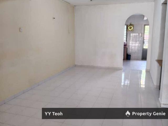 Terraced House for sale in Malaka