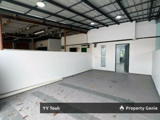 Terraced House for sale in Malaka