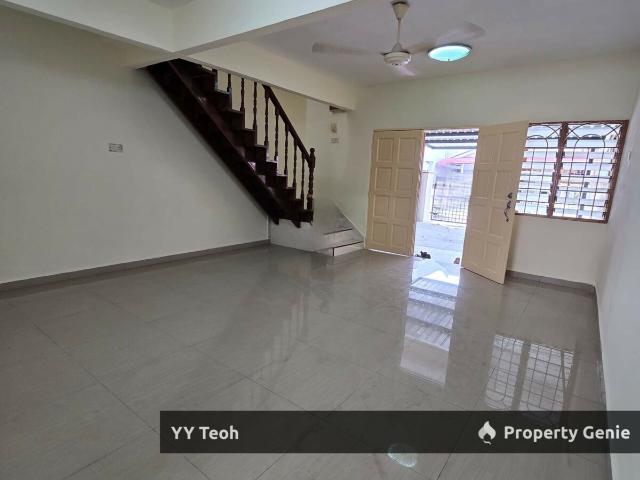 Terraced House for sale in Malaka