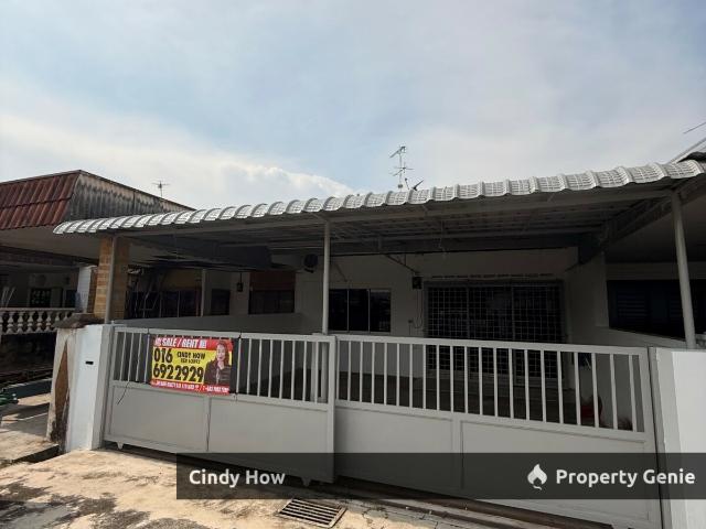 Terraced House for sale in Malaka