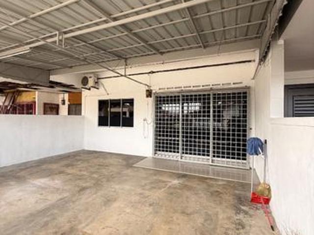 Terraced House for sale in Malaka