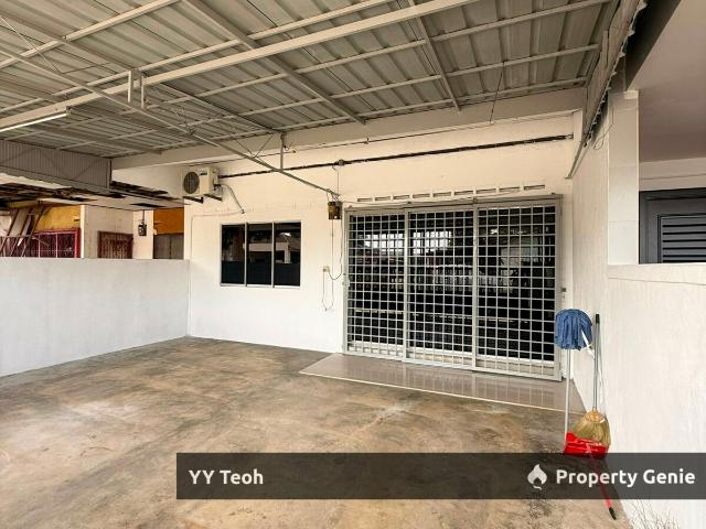 Terraced House for sale in Malaka