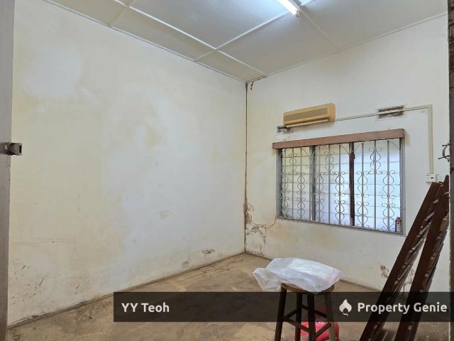 Terraced House for sale in Malaka