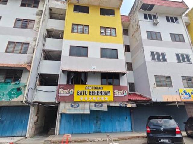 Flat for sale in Malaka