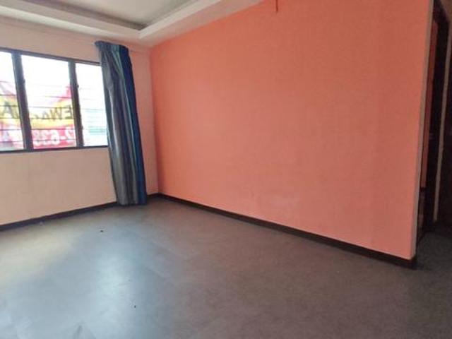 Flat for sale in Malaka