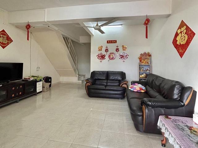 Terraced House for sale in Malaka