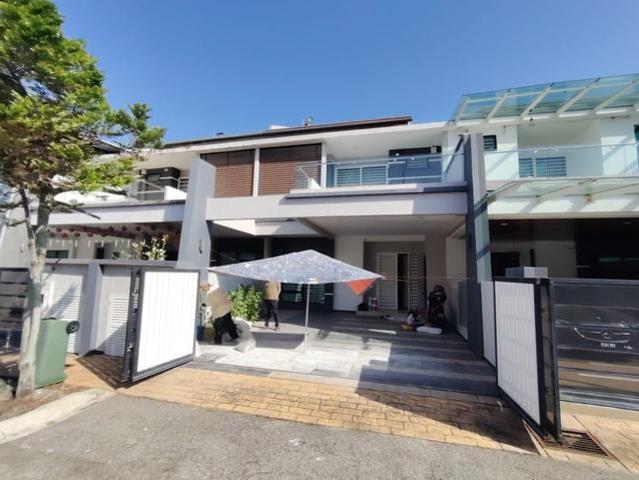 Terraced House for sale in Malaka
