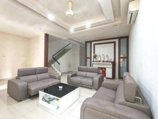 Terraced House for sale in Malaka