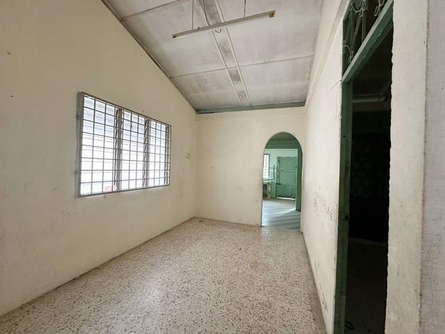 Terraced House for sale in Malaka
