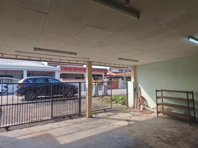 Terraced House for sale in Malaka