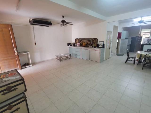 Terraced House for sale in Malaka