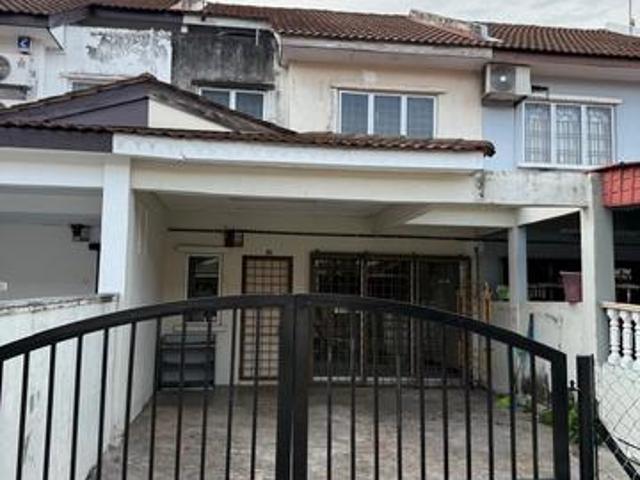 Terraced House for sale in Malaka