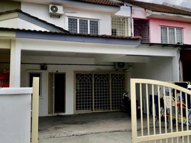 Terraced House for sale in Malaka