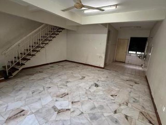 Terraced House for sale in Malaka