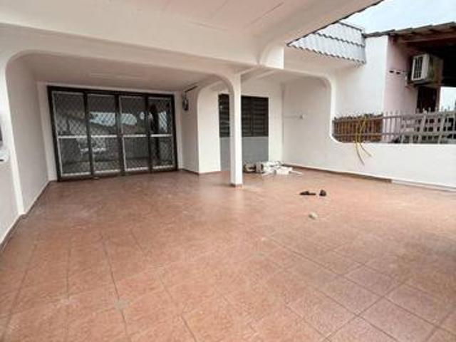 Terraced House for sale in Malaka