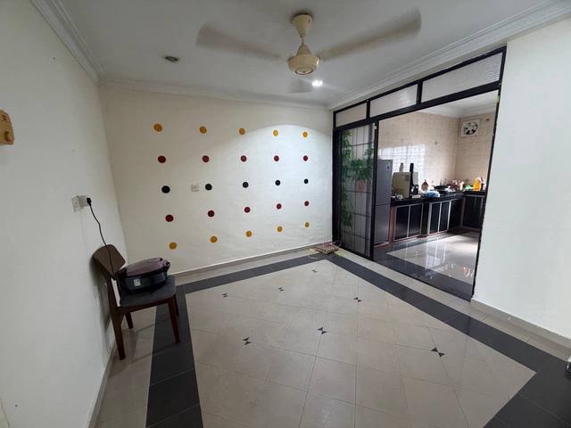 Terraced House for sale in Malaka