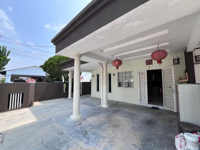 Terraced House for sale in Malaka