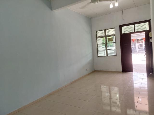 Terraced House for sale in Malaka