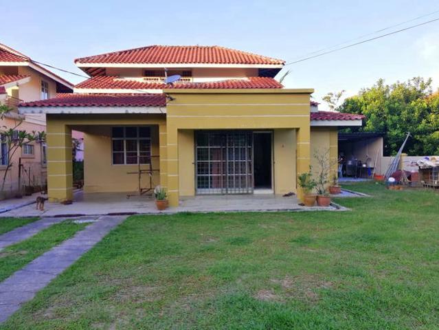 Bungalow for sale in Malaka