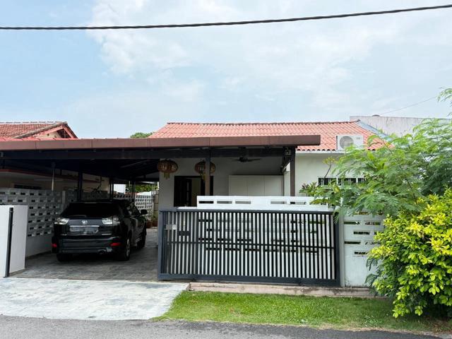 Terraced House for sale in Malaka