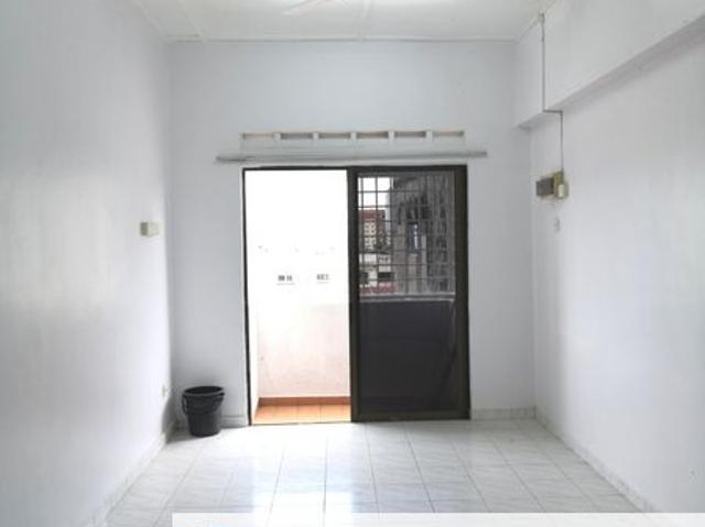 Condominium for sale in Malaka