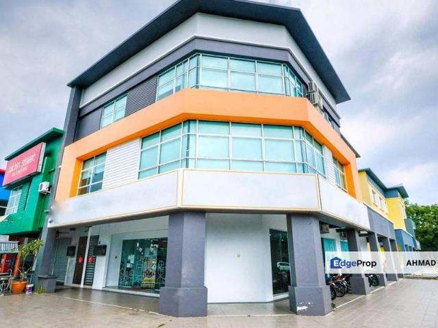 Shop for sale in Malaka