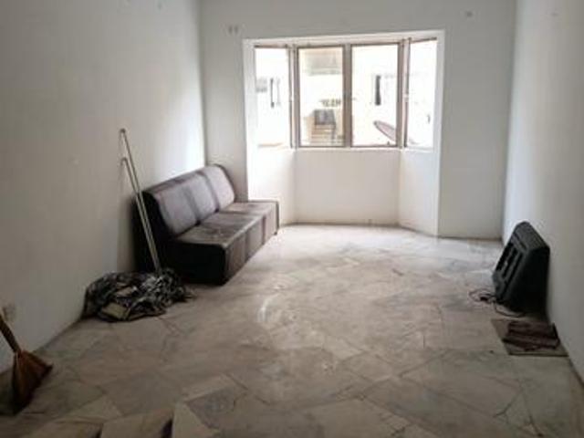 Condominium for sale in Malaka