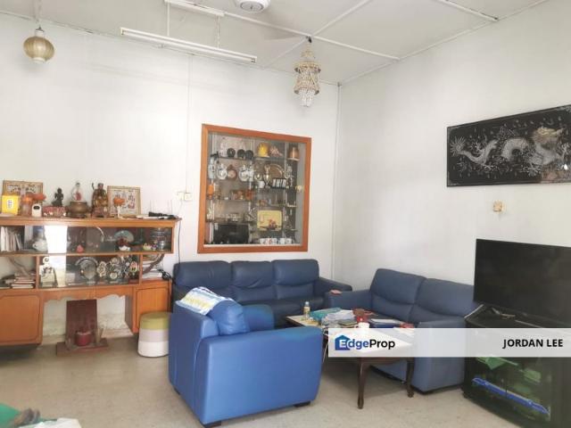 House for sale in Malaka