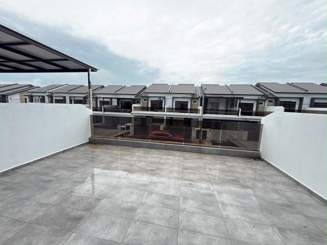 Terraced House for sale in Malaka