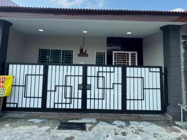 Terraced House for sale in Malaka