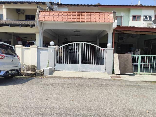 Terraced House for sale in Malaka