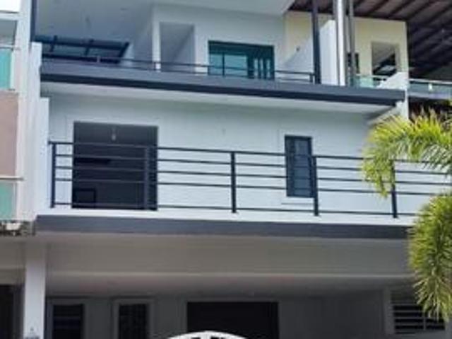 Terraced House for sale in Malaka