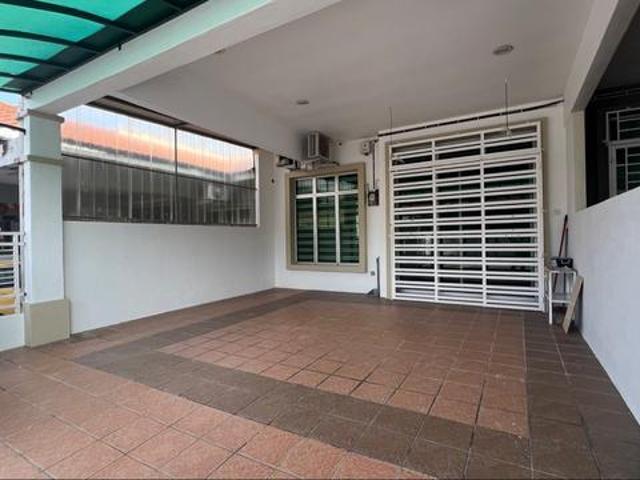 Terraced House for sale in Malaka