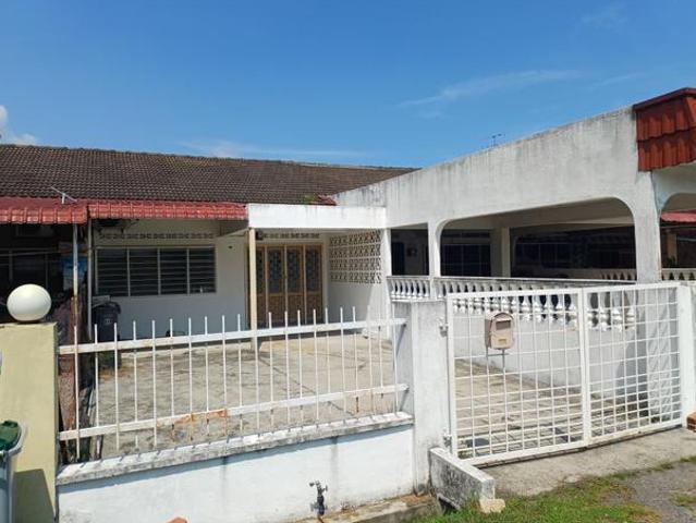 Terraced House for sale in Malaka