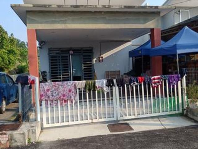 Terraced House for sale in Malaka