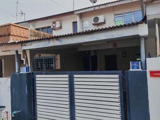 Terraced House for sale in Malaka