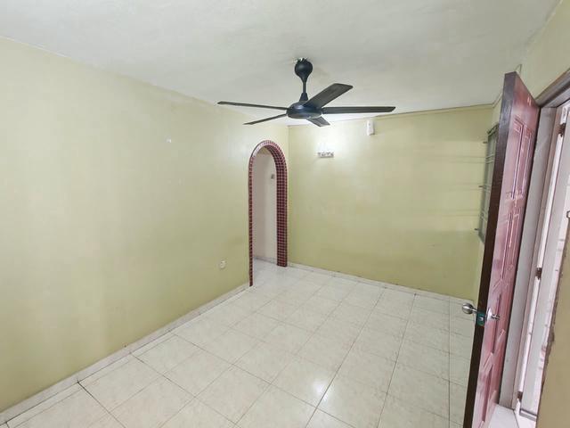 Terraced House for sale in Malaka