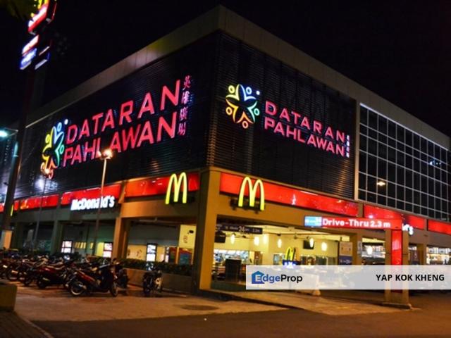 Shop for rent in Malaka