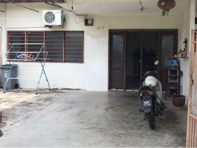 Terraced House for sale in Malaka